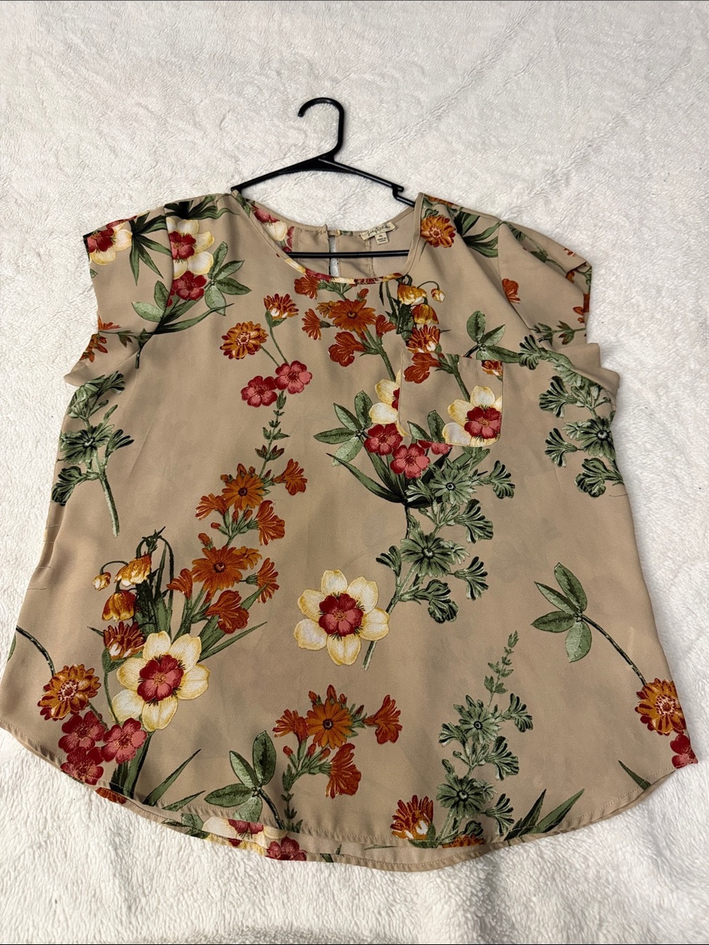 Lily White Beige Floral Short-Sleeve Blouse